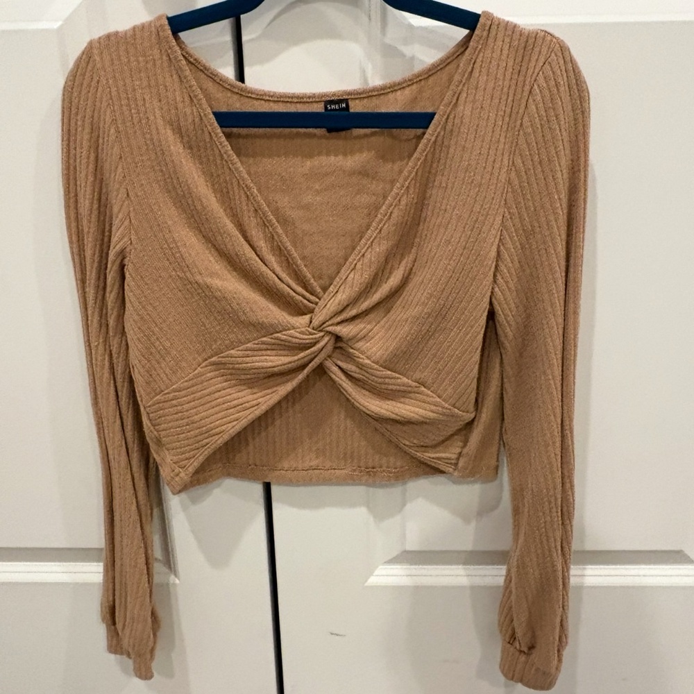 Long Sleeve Twist Crop Top